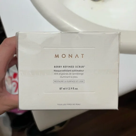 Monat Berry Scrub exfoliant - Picture 4 of 4
